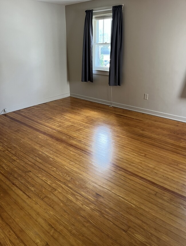 Bedroom 1 - 414 W Walnut St