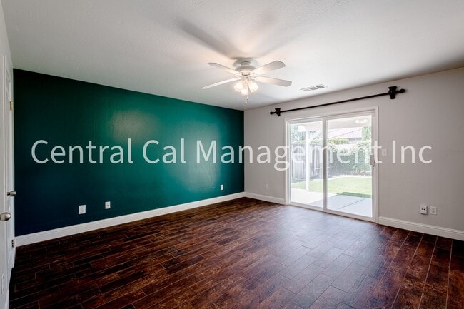 Building Photo - 4 Bedroom/2 Bath Home in the Southwest - $2495 per month!