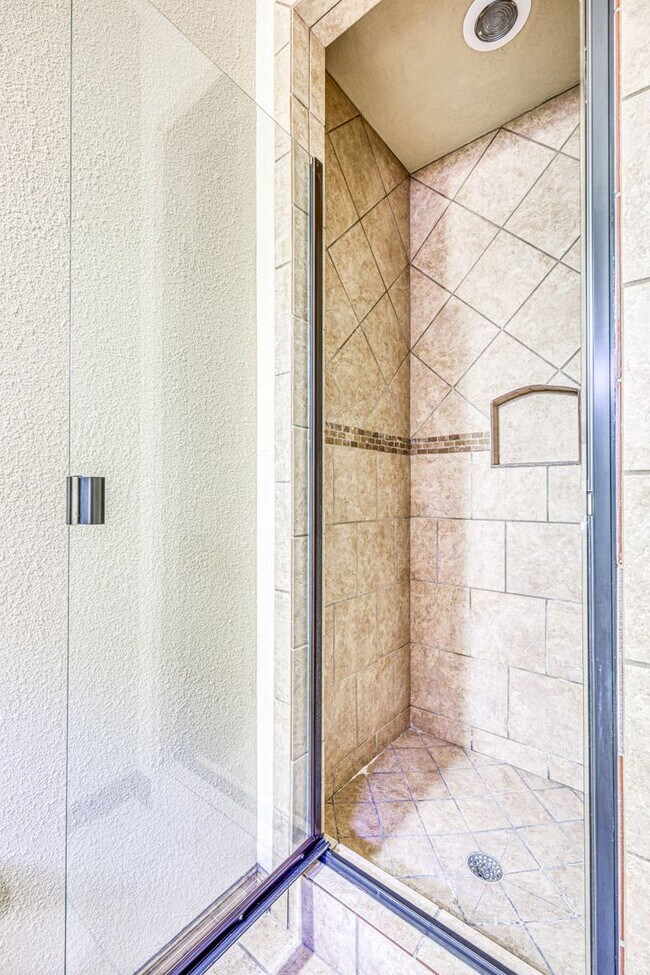 Building Photo - Westside area for Short Term Rental (Compl...