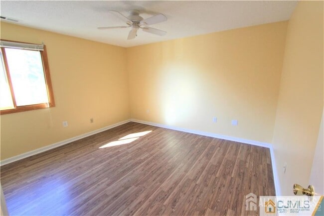 Building Photo - 1806 Ravens Crest Dr