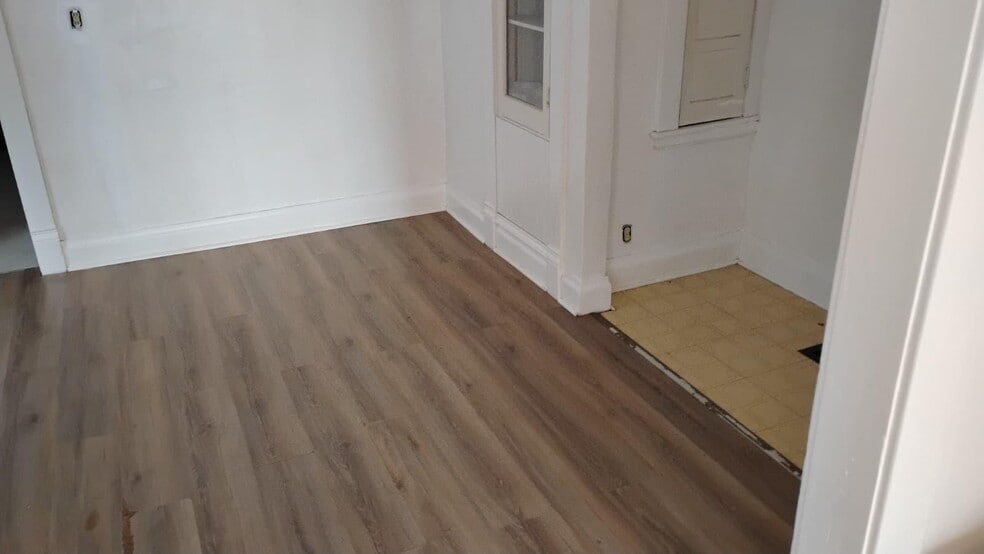 Building Photo - 1626 2nd Ave N