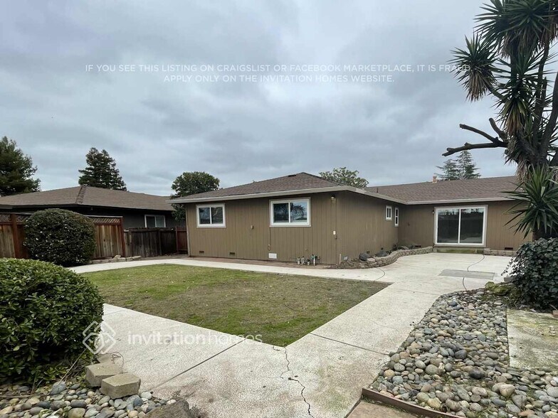 Building Photo - 3343 Hacienda Way