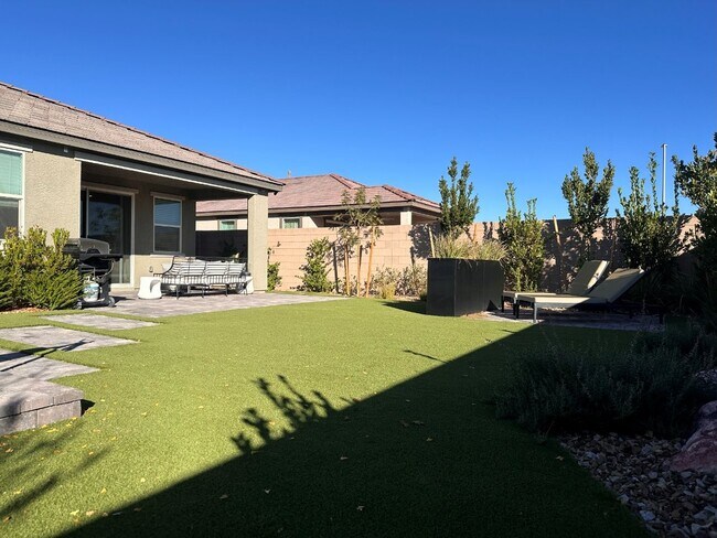 Building Photo - 10114 Blue Cereus St