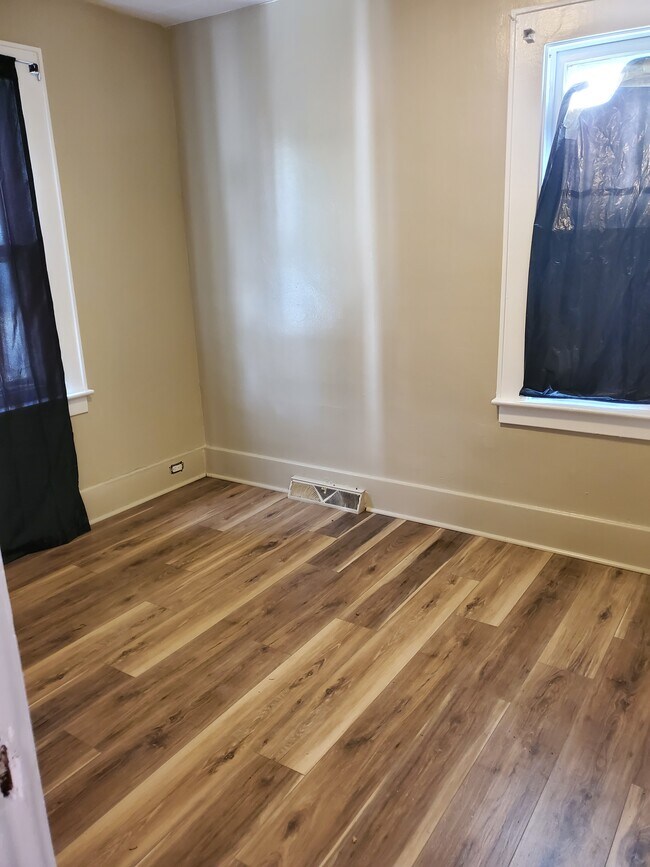 Building Photo - 110 Grove St