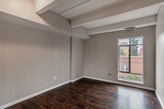 Building Photo - 2 Bedroom 2 Bath Home in Denver with Balco...