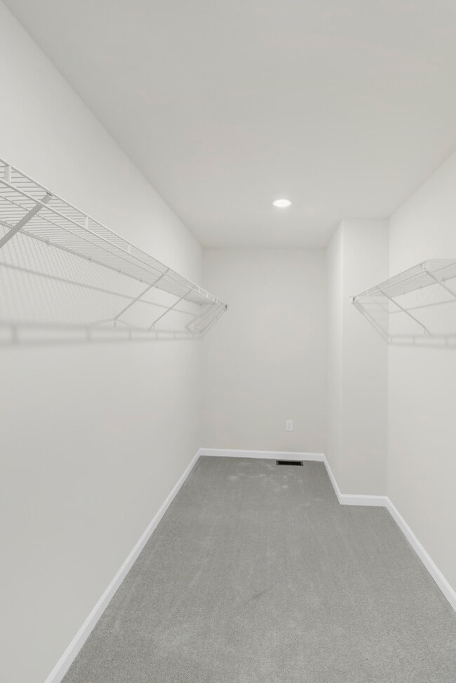 Building Photo - 668 Branson Dr