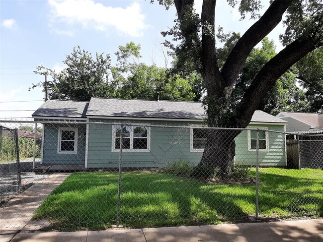 Building Photo - 7607 Moss Rose St