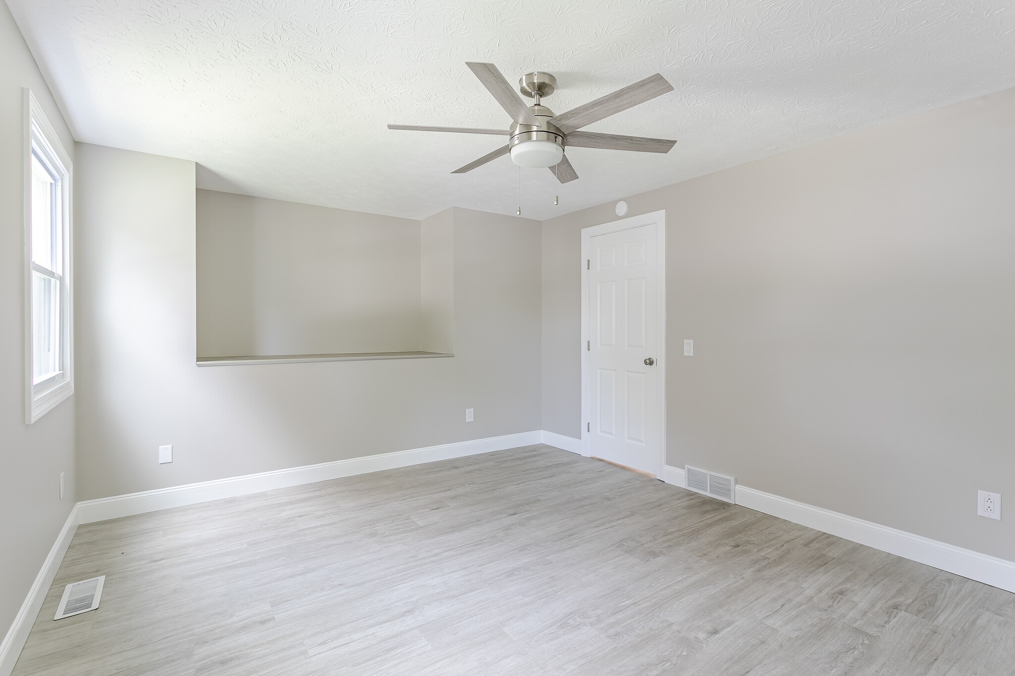 Building Photo - 1736 Elmwood Cir