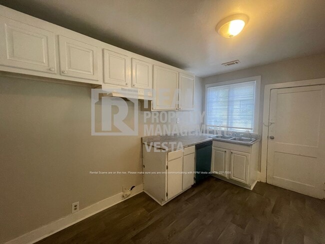 Building Photo - 1626 Selma Pl