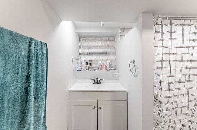 Building Photo - 6241 S Troy St