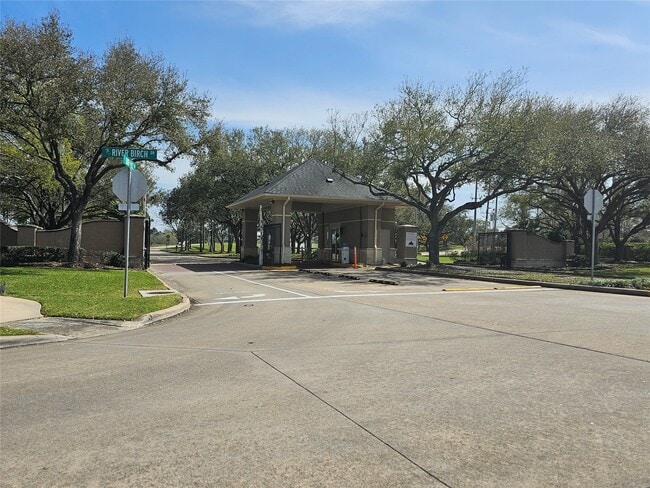 Building Photo - 3403 E Cedar Hollow Dr