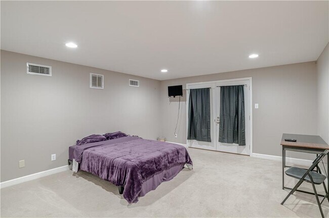 Building Photo - 324 Dalewood Dr