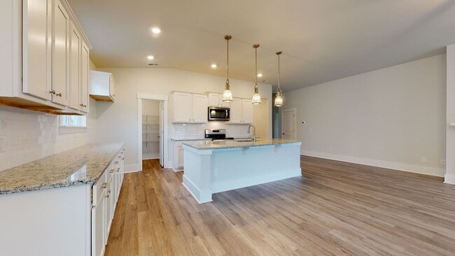 Building Photo - 3 Bedroom Home in WATERSIDE!