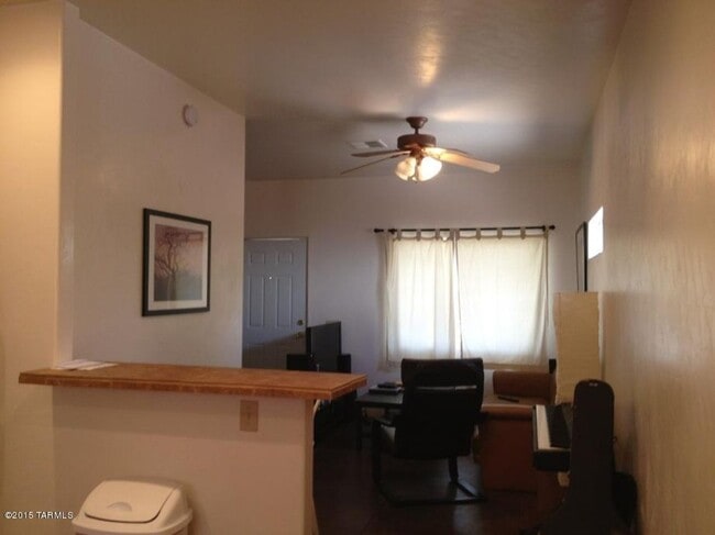 Building Photo - 2401