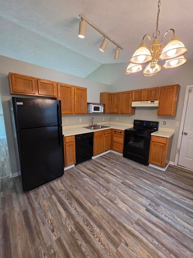 Building Photo - 2592 Woodhill Dr