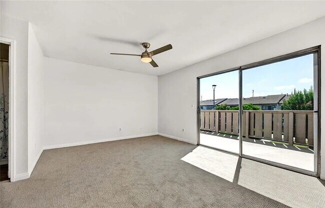 Building Photo - Sophisticated Space Designed for Comfort