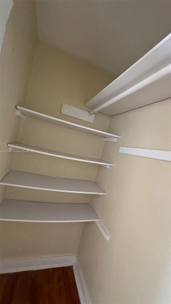 Building Photo - 1849 Dewey St