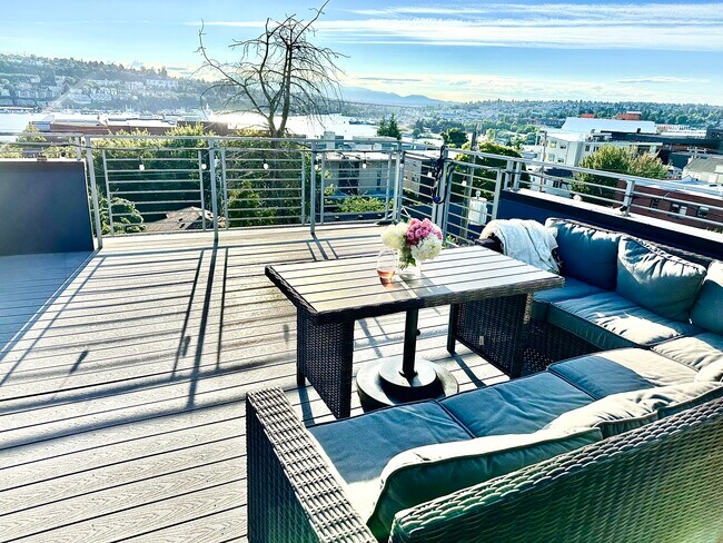 Building Photo - 2321 Boylston Ave E