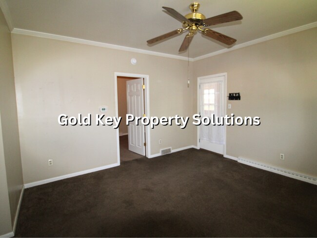 Building Photo - Spacious 2 BR 1 BA House with Central Air and Enclosed Porch (SECTION 8 APPROVED)