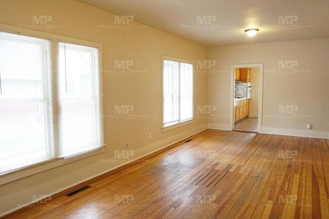 Building Photo - 642 S Meldrum St