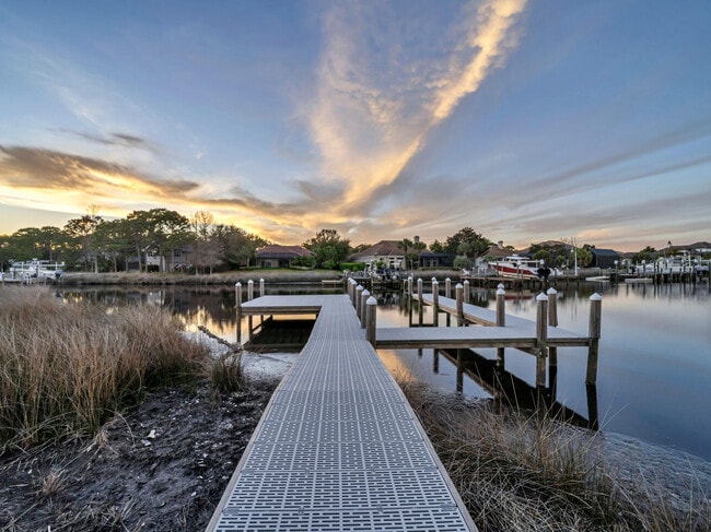 Building Photo - 330 Kelly Plantation Dr