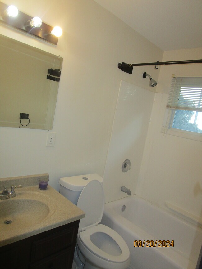 Building Photo - 33 Krug Ct