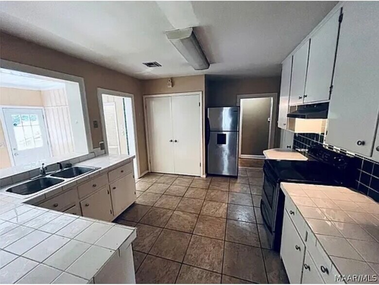 Building Photo - 2069 Gorgas St