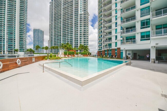Building Photo - 350 S Miami Ave