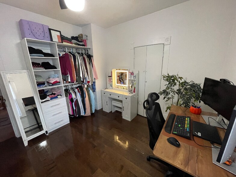 Building Photo - 183 Connors St