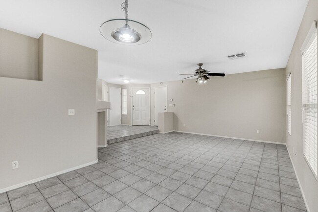 Building Photo - 2 Story 4 bedrooms 2.5 Bathrooms 2 car garage.