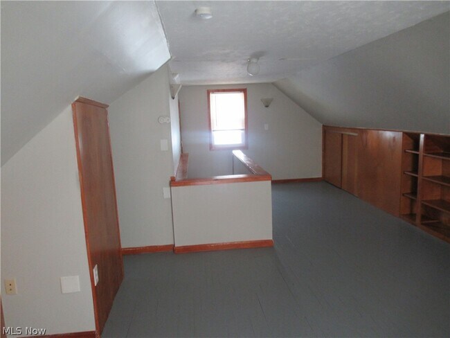 Building Photo - 5203 Maplecrest Ave