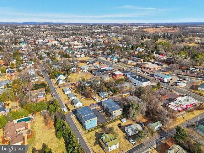 Building Photo - 139 Oak View St