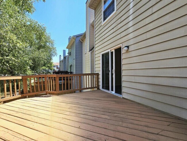 Building Photo - 8561 Southlawn Ct