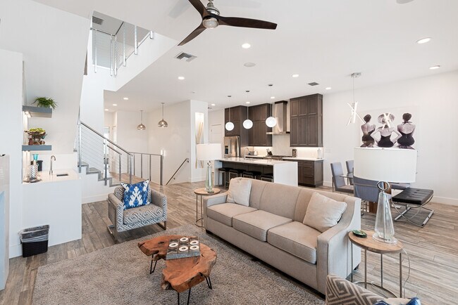 Building Photo - 14836 Granada Dr