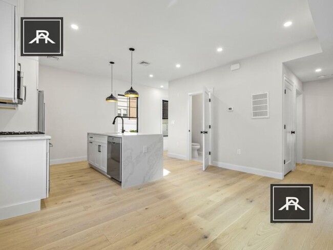 Building Photo - 5 bedroom in Boston MA 02127
