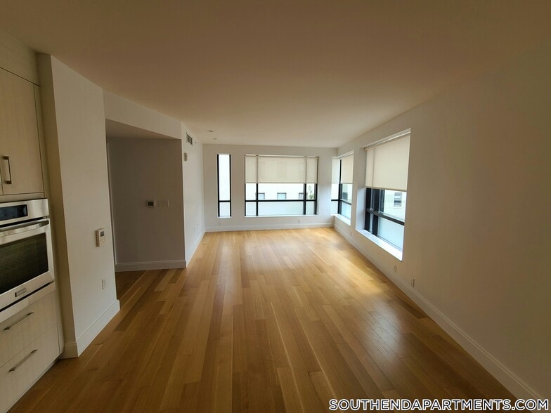 Building Photo - 150 Camden St