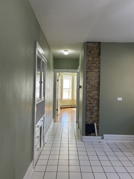 Building Photo - 2749 N Ashland Ave