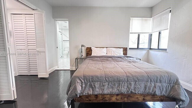 Building Photo - 320 SW 29th Rd