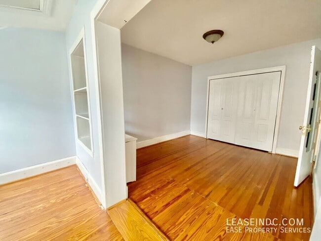 Building Photo - 1424 Oak St NW
