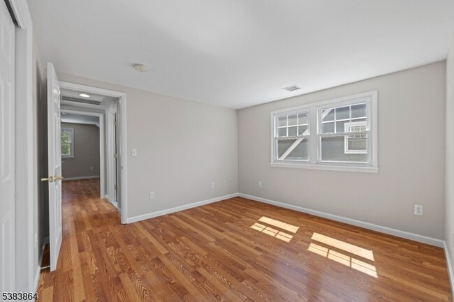 Building Photo - 47 Morris Pl