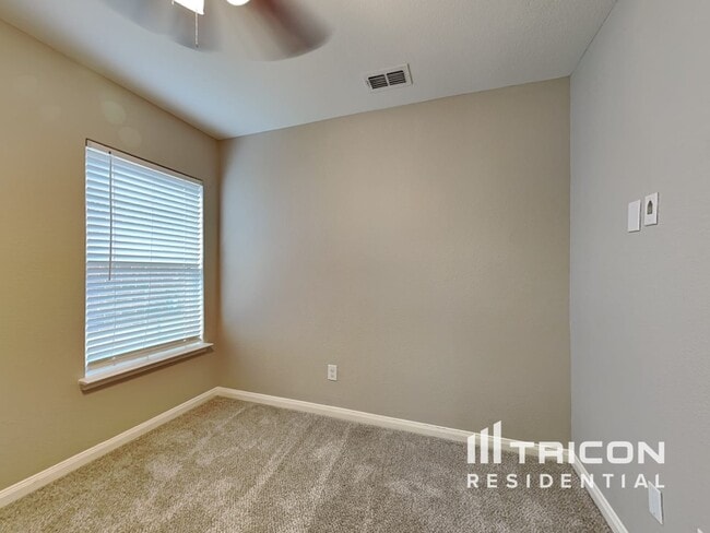 Building Photo - 2111 Juniper Dr