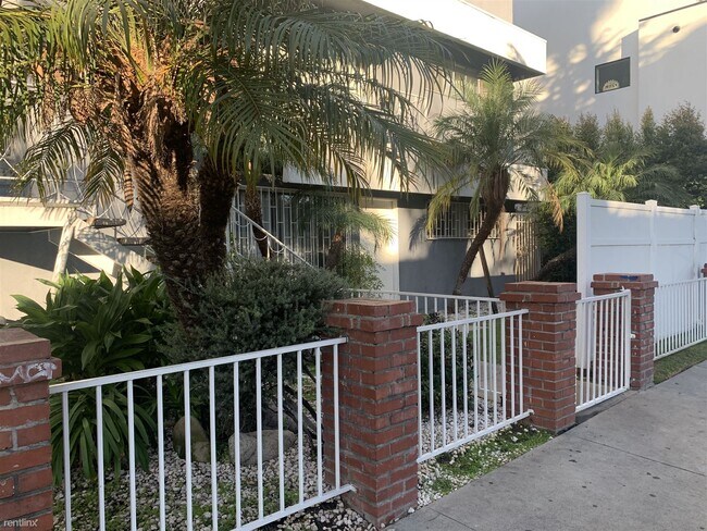 Building Photo - 723 N Gramercy Pl