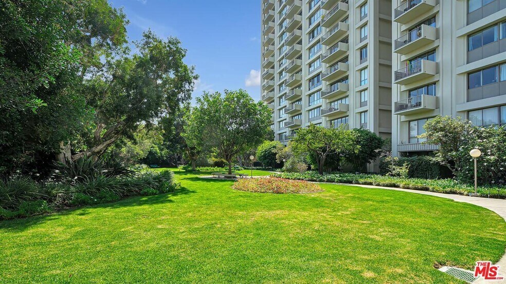 Building Photo - 2170 Century Park E