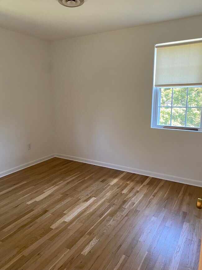 316 F 2nd Bedroom (Small) - 310 E Melrose Ave