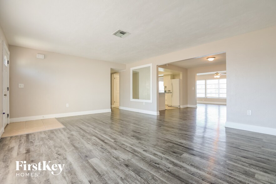 Building Photo - 63 Rotonda Cir