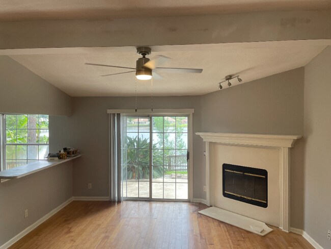 Building Photo - 3706 Sanctuary Way N