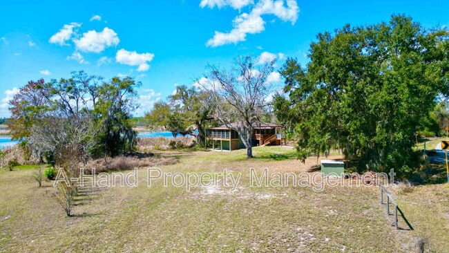 Building Photo - 15945 Villa City Rd