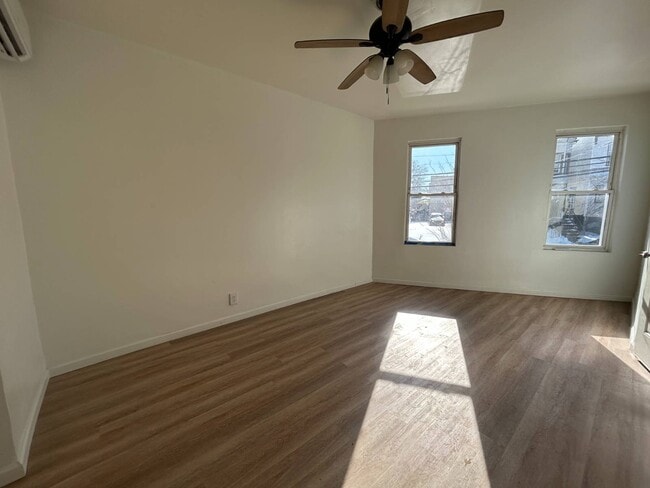 Building Photo - 681 Rhinelander Ave