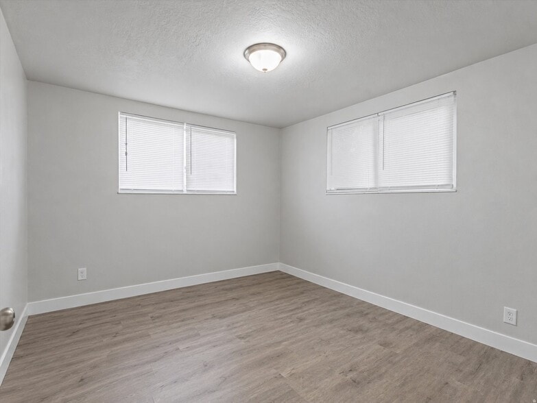 Building Photo - 45 W 1600 N