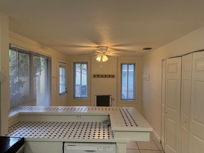 Building Photo - 424 Wildwood Way